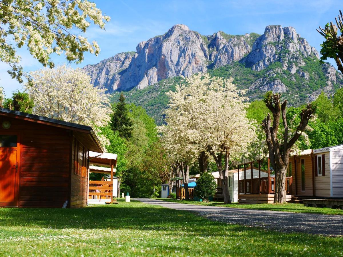 Camping Pays De Beille Les Cabannes  Exterior foto